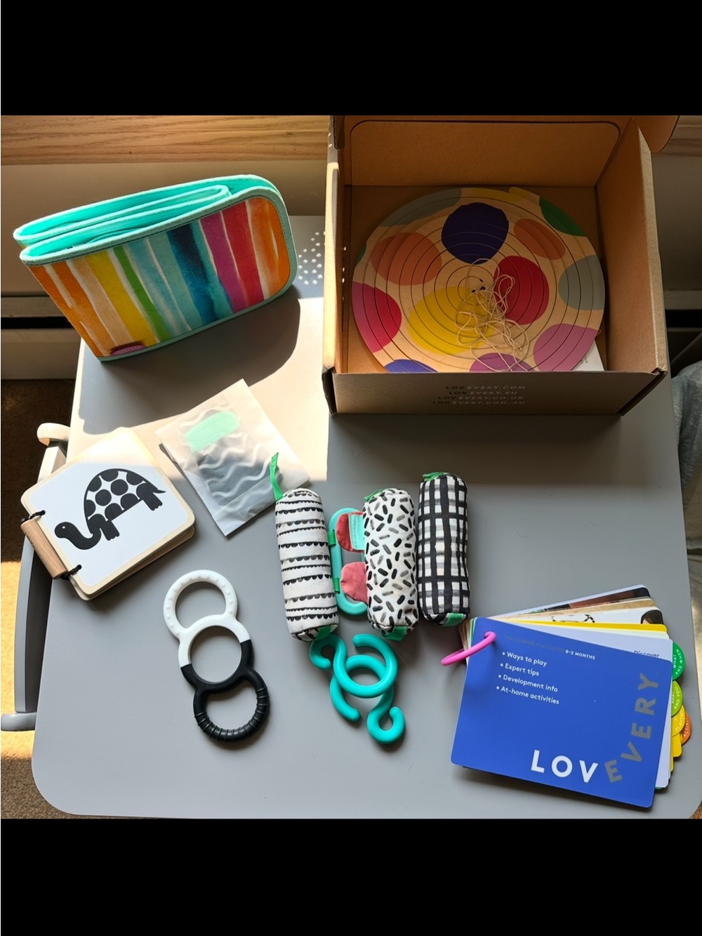 Lovevery Play Kit - 0-2m The Looker Set